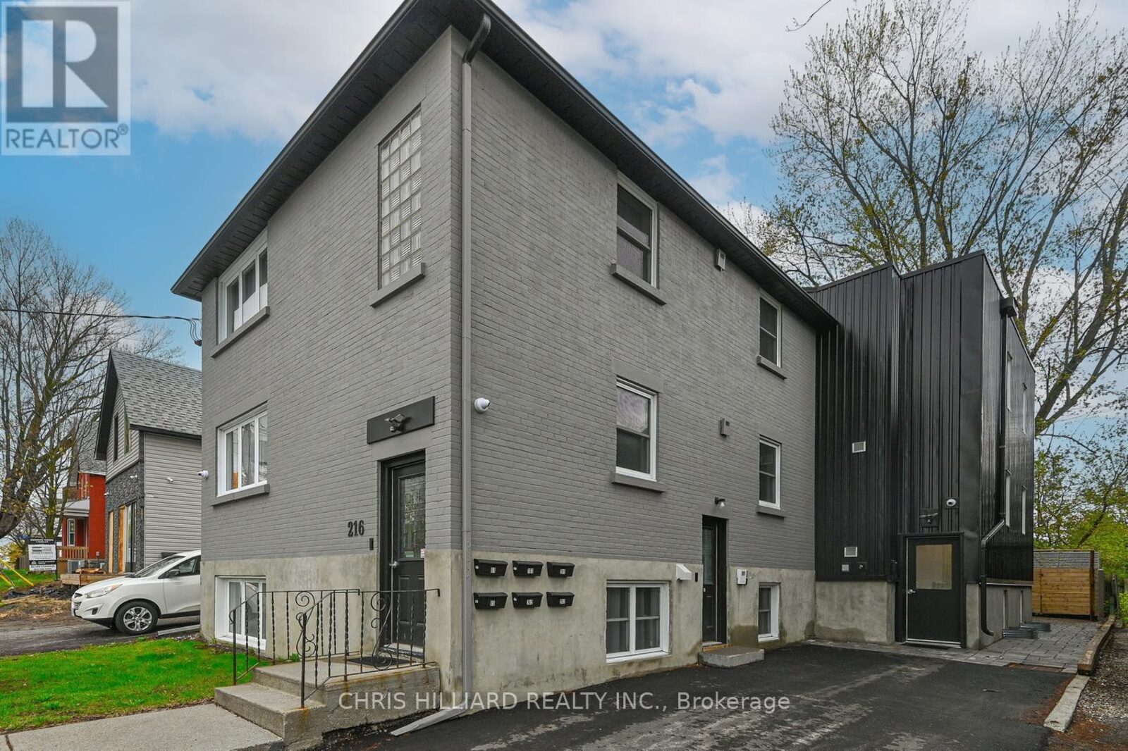 216 McArthur Avenue, Ottawa, Ontario K1L 6P5