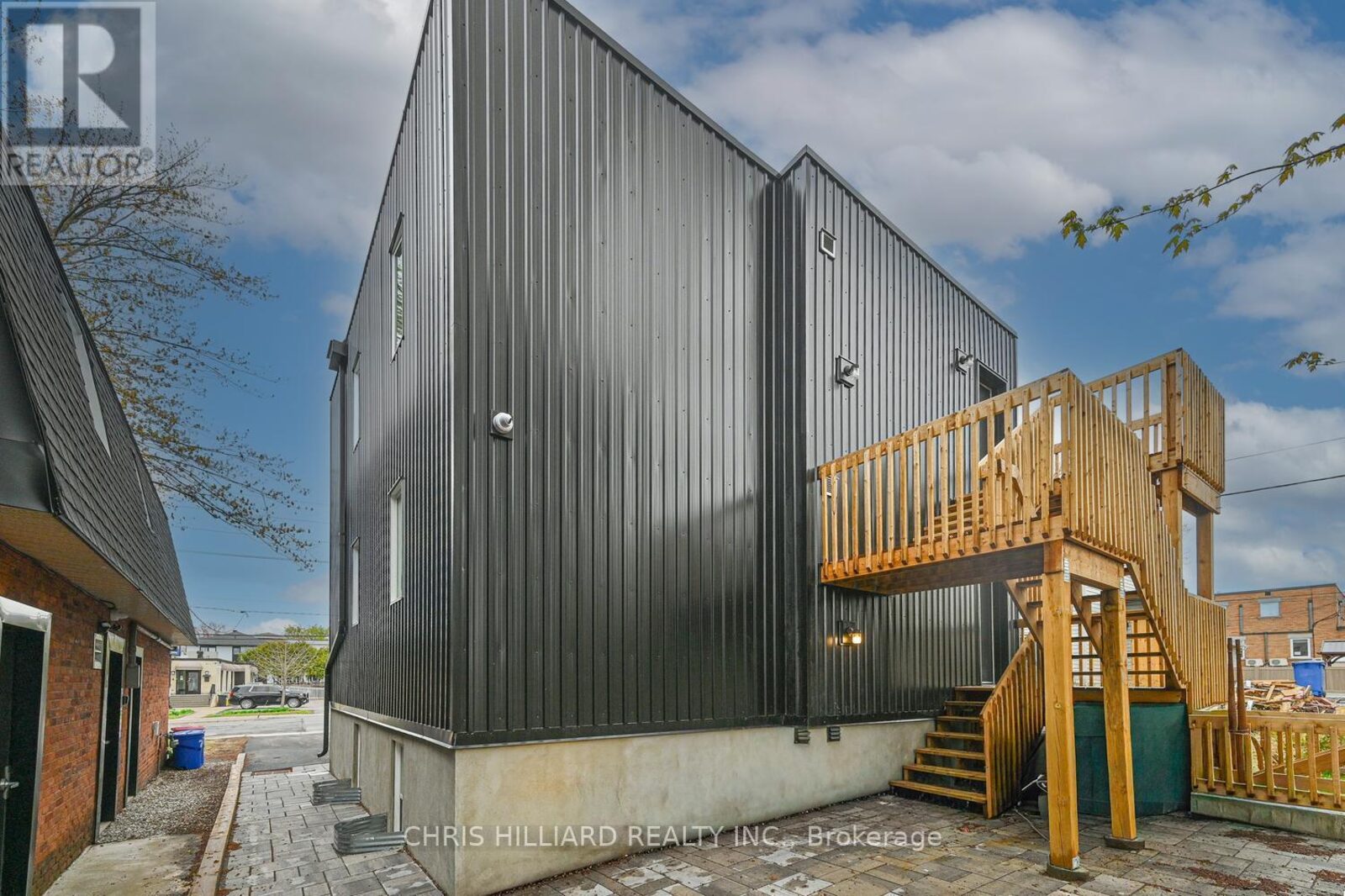 216 McArthur Avenue — photo 2